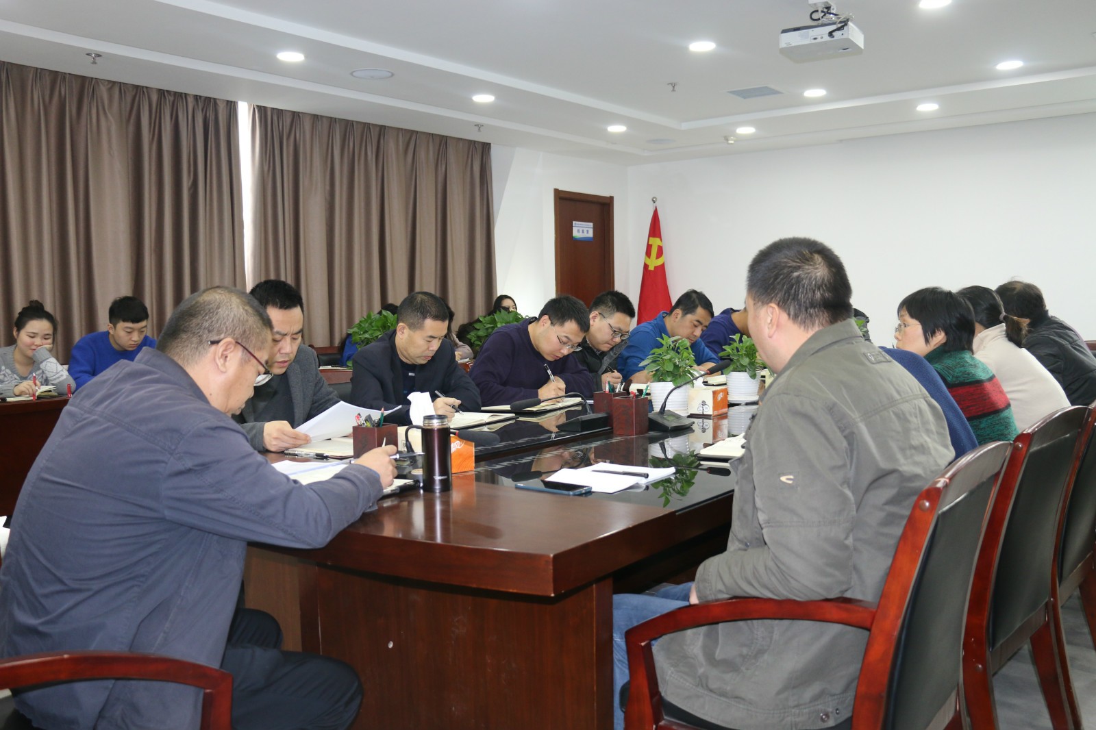 水环境公司召开整个干部职工大会 通报进建集团公司党委(扩大)会议心灵 水环境公司召开整个干部职工大会 通报进建集团公司党委(扩大)会议心灵