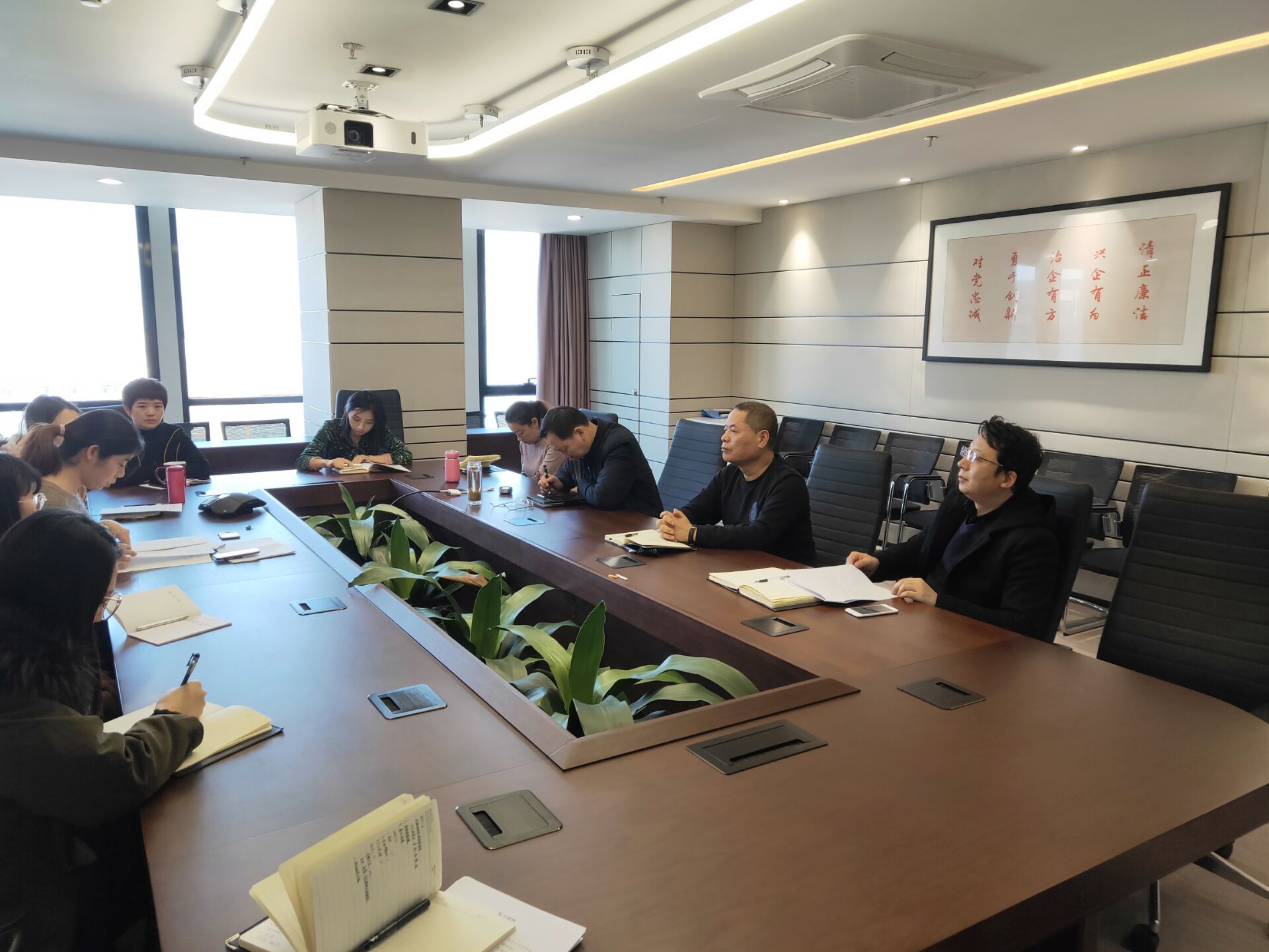 集团公司机关第三党支部召开整个党员大会 集团公司机关第三党支部召开整个党员大会