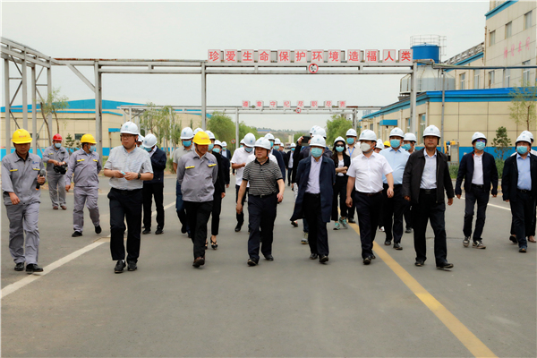 陕西沙巴集团复工复产促增长项目观摩会议与会人员走进大秦国源三秦沙巴秦国园区在榆项目 陕西沙巴集团复工复产促增长项目观摩会议与会人员走进大秦国源三秦沙巴秦国园区在榆项目