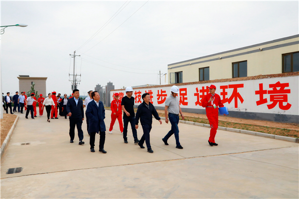 陕西沙巴集团复工复产促增长项目观摩会议与会人员走进绿色能源公司油气公司水环境公司陕北片区项目 陕西沙巴集团复工复产促增长项目观摩会议与会人员走进绿色能源公司油气公司水环境公司陕北片区项目
