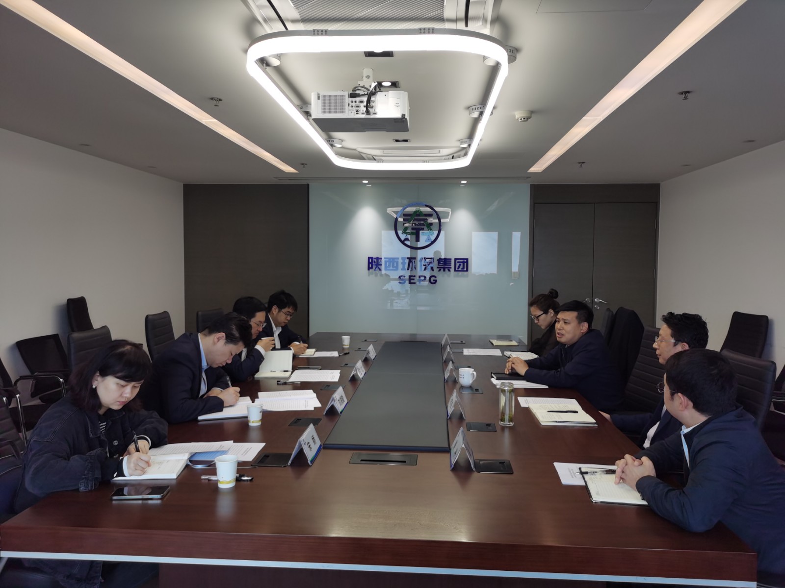 省纪委监委驻陕西金资公司纪检监察组到陕西沙巴集团互换座谈 省纪委监委驻陕西金资公司纪检监察组到陕西沙巴集团互换座谈