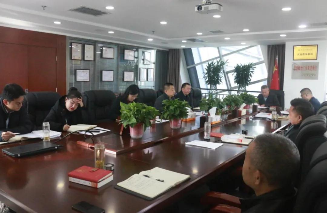 水环境公司召开《中共中央 国务院关于深刻打好传染防治攻坚战的定见》专题进建会议 水环境公司召开《中共中央 国务院关于深刻打好传染防治攻坚战的定见》专题进建会议