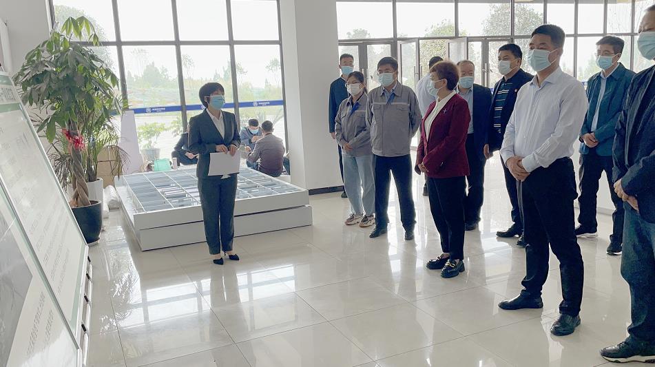西安市人大常委会环境；し刹槌诙查抄组到水环境公司白鹿原水生态中心调研