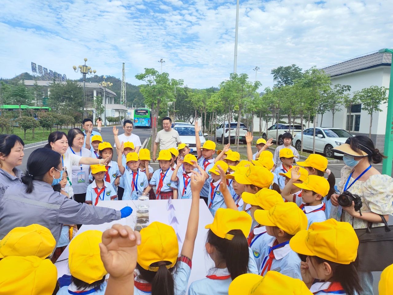 社会责任|50余名师生走进水环境公司商南县污水处置厂索求污水治理“绿色密码” 社会责任|50余名师生走进水环境公司商南县污水处置厂索求污水治理“绿色密码”